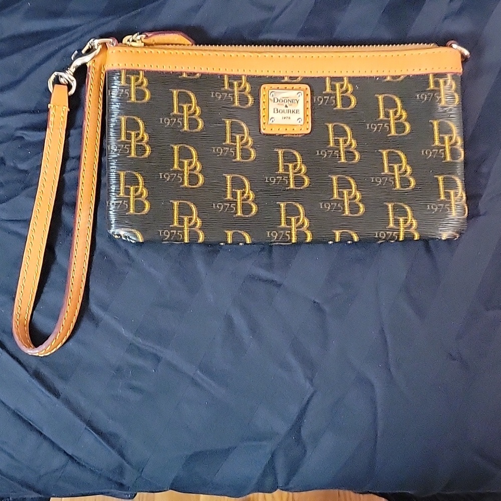 Dooney & Bourke wristlet